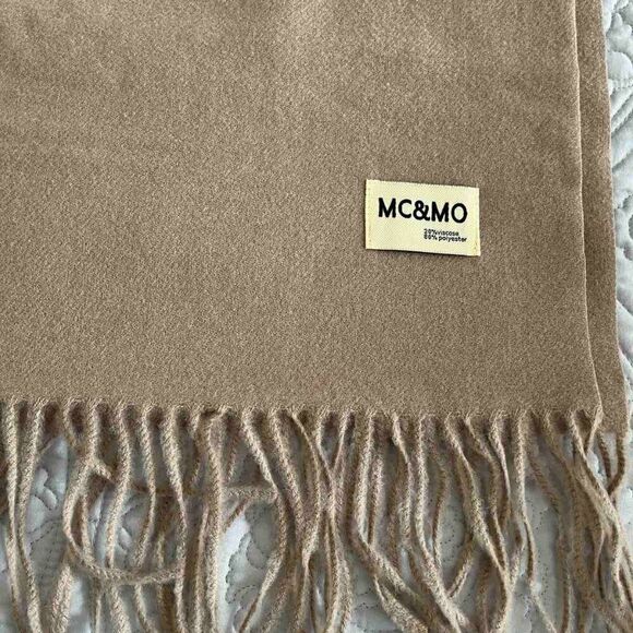 Brown Soft warm scarf is a mixture of polyester and viscose condition is new - Picture 5 of 5